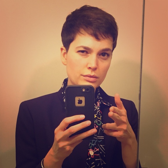 Meet your Posher, Elise - Picture 1 of 1